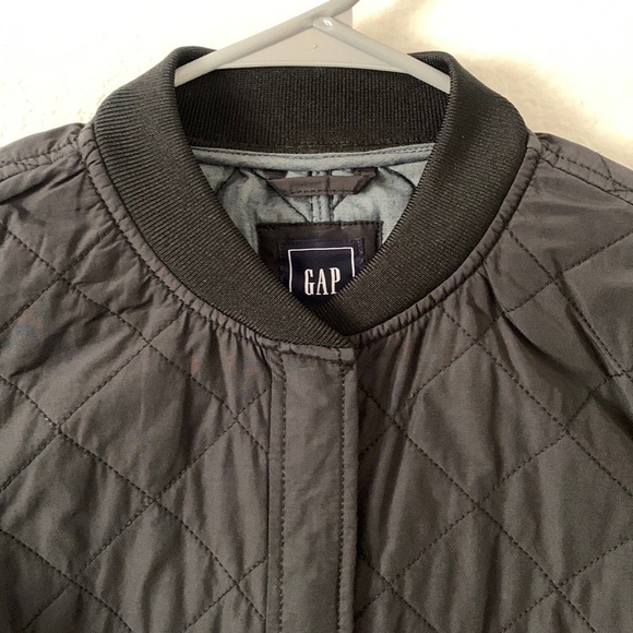 Gap Quilted Bomber Style Jacket - Picture 3 of 10